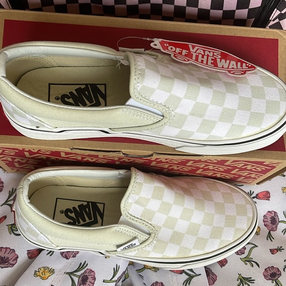 Vans WMNS CLASSIC SLIP-ON 
(CHECKERBOARD) BLUE FLOWER 
VN0A38F7QCL
Sneakers - Picture 3 of 16